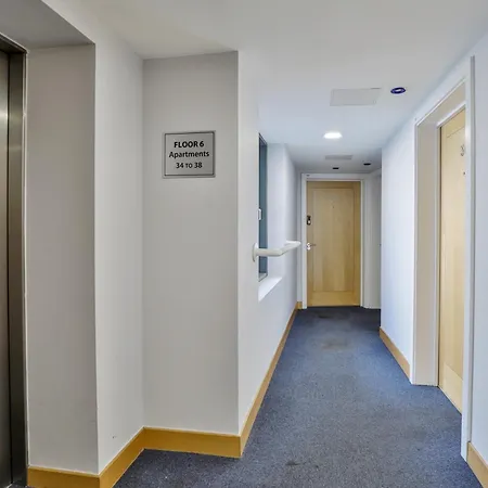 Scandi Abode In Leeds - Sleeps 8 Apartment *