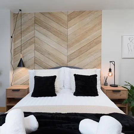 Scandi Abode In Leeds - Sleeps 8