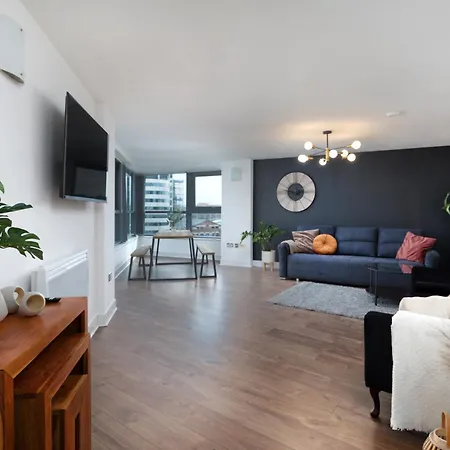 Scandi Abode In Leeds - Sleeps 8 * Leeds (West Yorkshire)