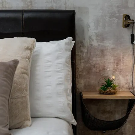 Scandi Abode In Leeds - Sleeps 8 * Leeds (West Yorkshire)