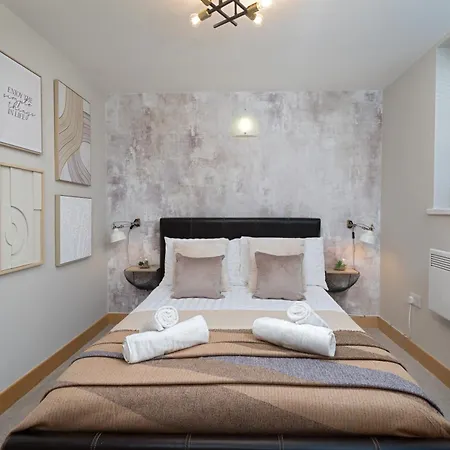 Scandi Abode In Leeds - Sleeps 8 Leeds (West Yorkshire)