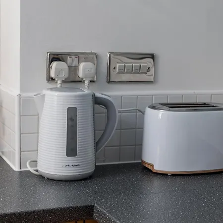 Apartment Scandi Abode In Leeds - Sleeps 8 *