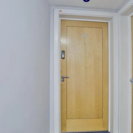 Scandi Abode In Leeds - Sleeps 8 *