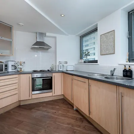 Scandi Abode In Leeds - Sleeps 8 Apartment