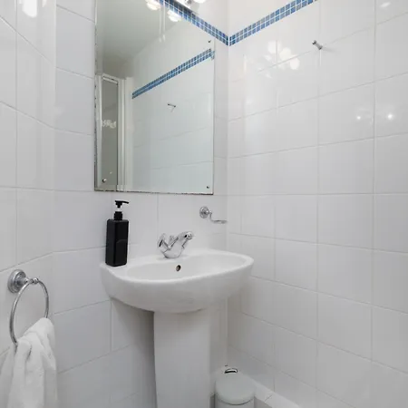 Scandi Abode In Leeds - Sleeps 8 * Leeds (West Yorkshire)
