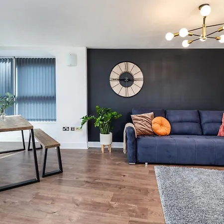 Scandi Abode In Leeds - Sleeps 8 *