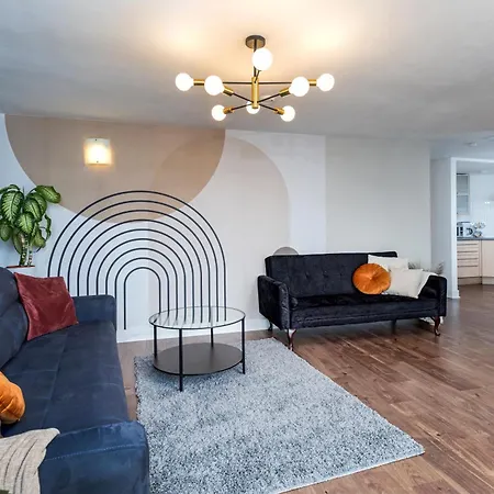 Apartment Scandi Abode In Leeds - Sleeps 8 *