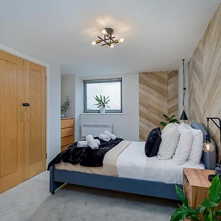 Scandi Abode In Leeds - Sleeps 8 *