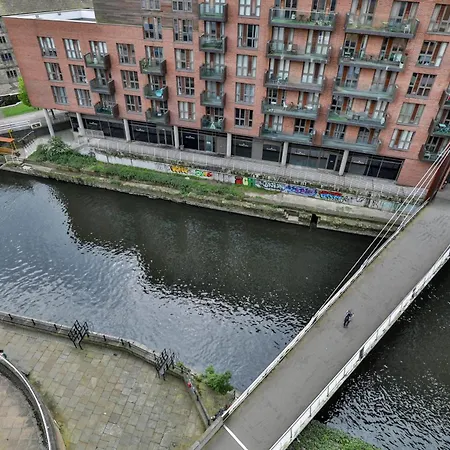 Scandi Abode In Leeds - Sleeps 8 Apartment