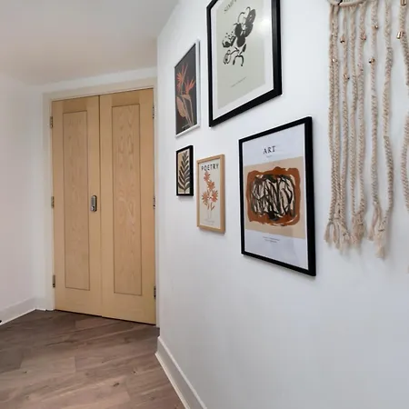 Apartment Scandi Abode In Leeds - Sleeps 8